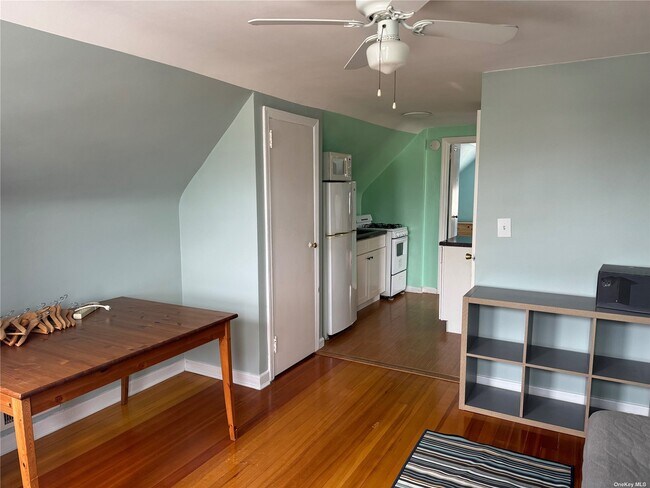 Foto del edificio - 220 W Hudson St