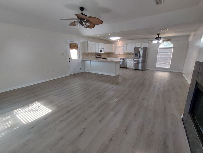 Foto del edificio - 1610 Thornton Ave