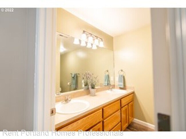 Building Photo - 3 br, 2.5 bath House - 14289 SE Christenso...