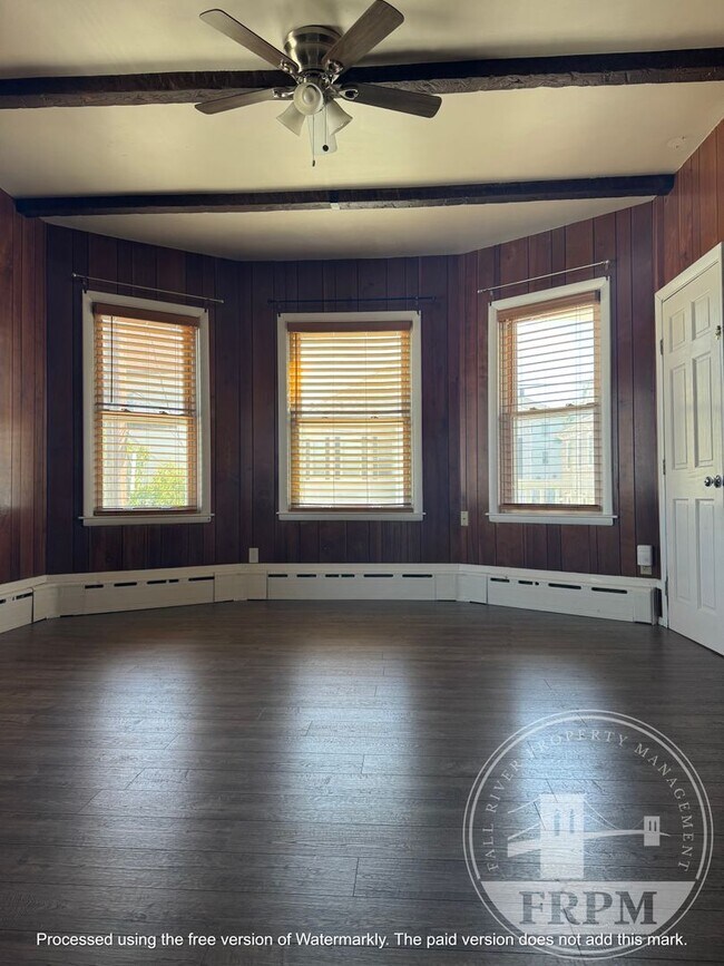 Foto del edificio - 463-465-465 Sawyer St