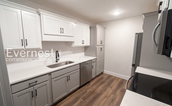 Foto del edificio - Modern Condo with Pool Access and Patio | Available Now!
