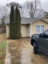 Building Photo - 106 Townsley Ct