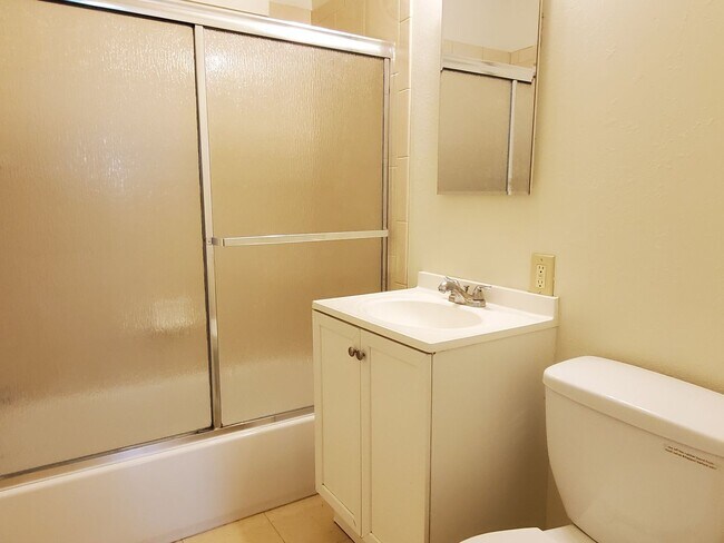 Building Photo - 357 S 4th St