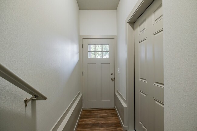 Foto del edificio - 384 24th St NE