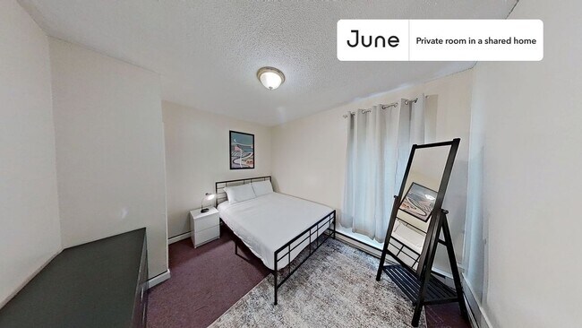 Building Photo - Private bedroom in 3 bed/1 bath Home