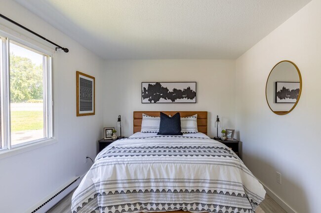 Building Photo - The Oaks | 1-Bedroom Unit