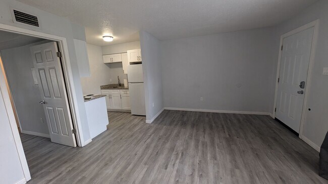 Foto del edificio - Warm and Cozy one bedroom,dog park, heart of Tampa