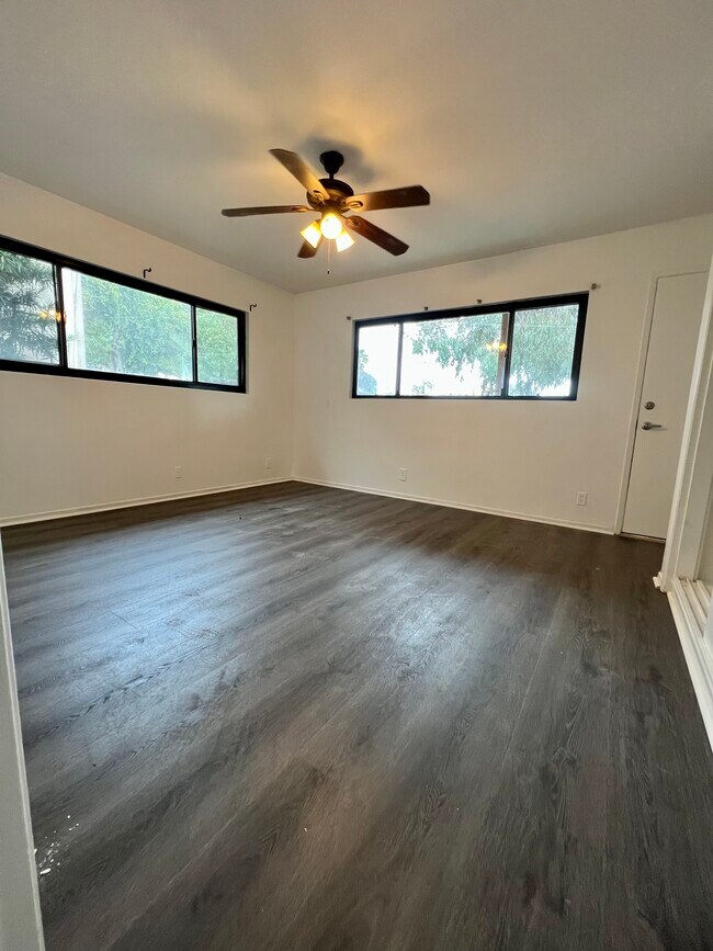 Building Photo - 2052 N Terrace Dr