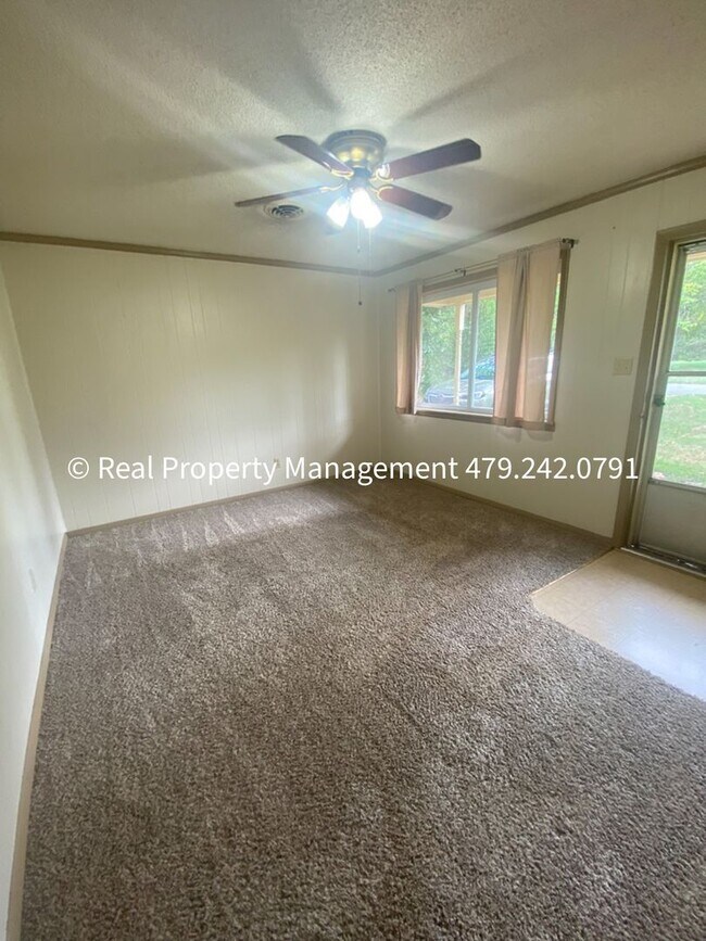 Building Photo - Greenwood Cutie Coming in December! 2 Bed ...