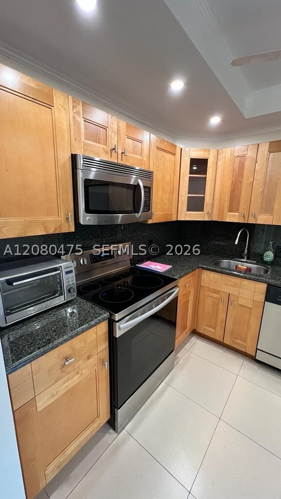 Building Photo - 20500 W Country Club Dr