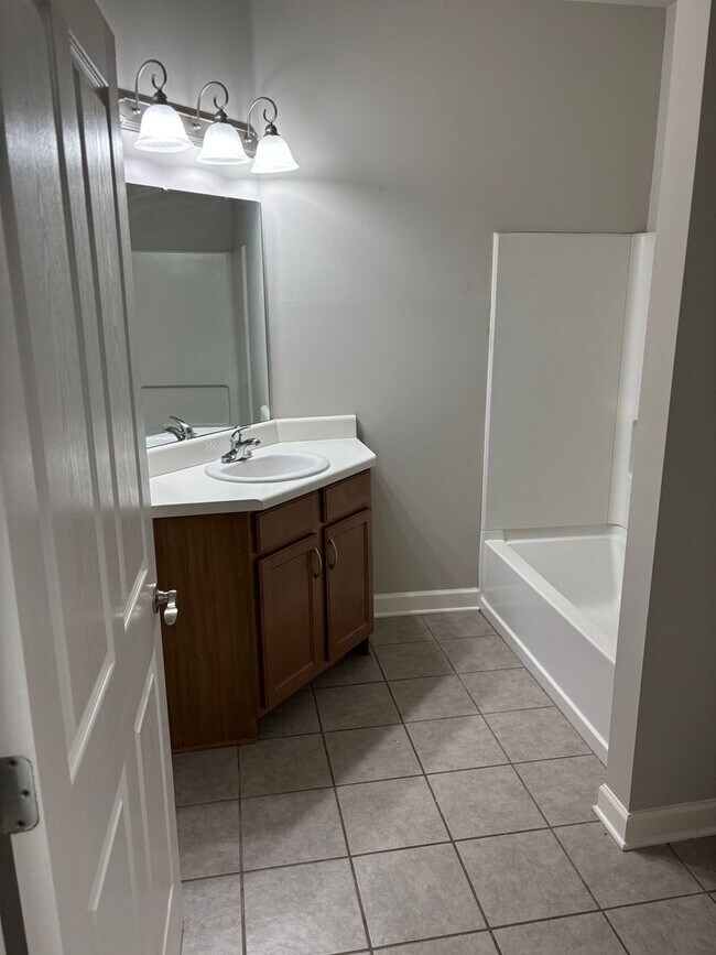 Foto del edificio - 2 Bedroom, 2 Bath condo in Oxford