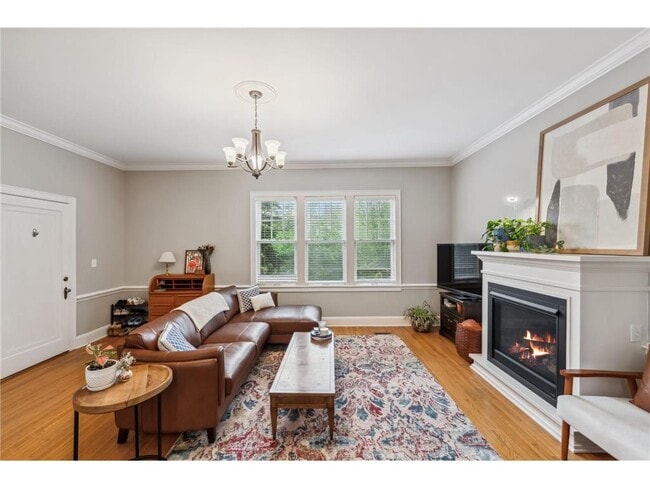 Building Photo - 813 Kenwood Pkwy