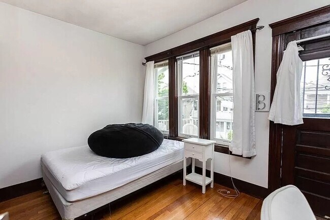 Foto del edificio - 42 Sunset Rd