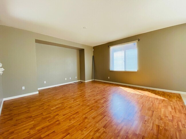 Foto del edificio - Spacious and Beautiful Home Close to a Huge Park