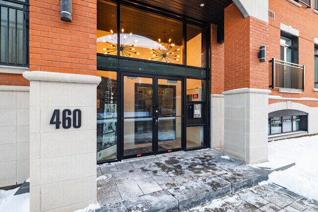 Building Photo - 450-460 Rue Saint-Charles O
