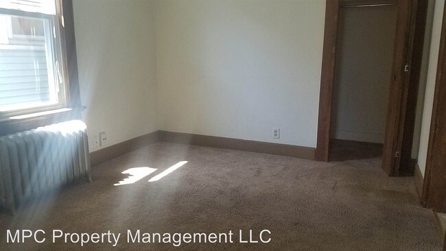 Foto del edificio - 3700-3706 E Pulaski Ave