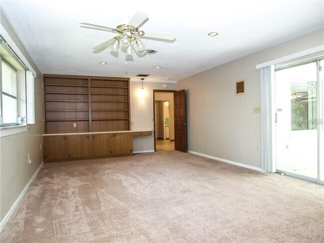 Building Photo - 812 Northside Dr