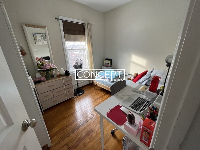 Foto del edificio - 12 Parker Hill Ave