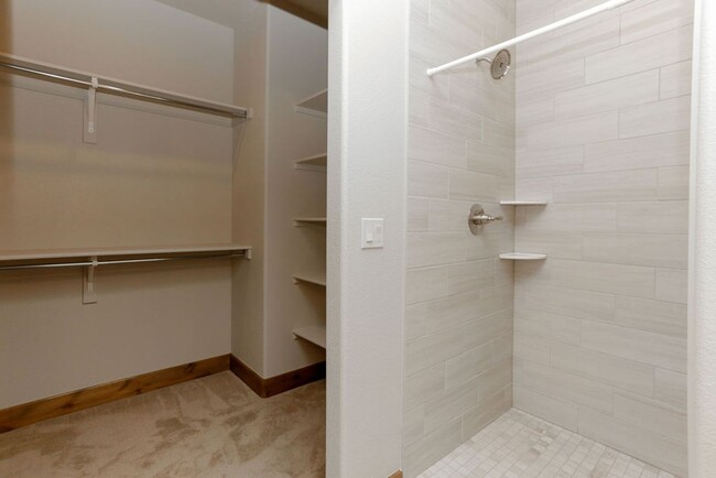 Building Photo - 2 Bedroom with Study in Seven Lakes