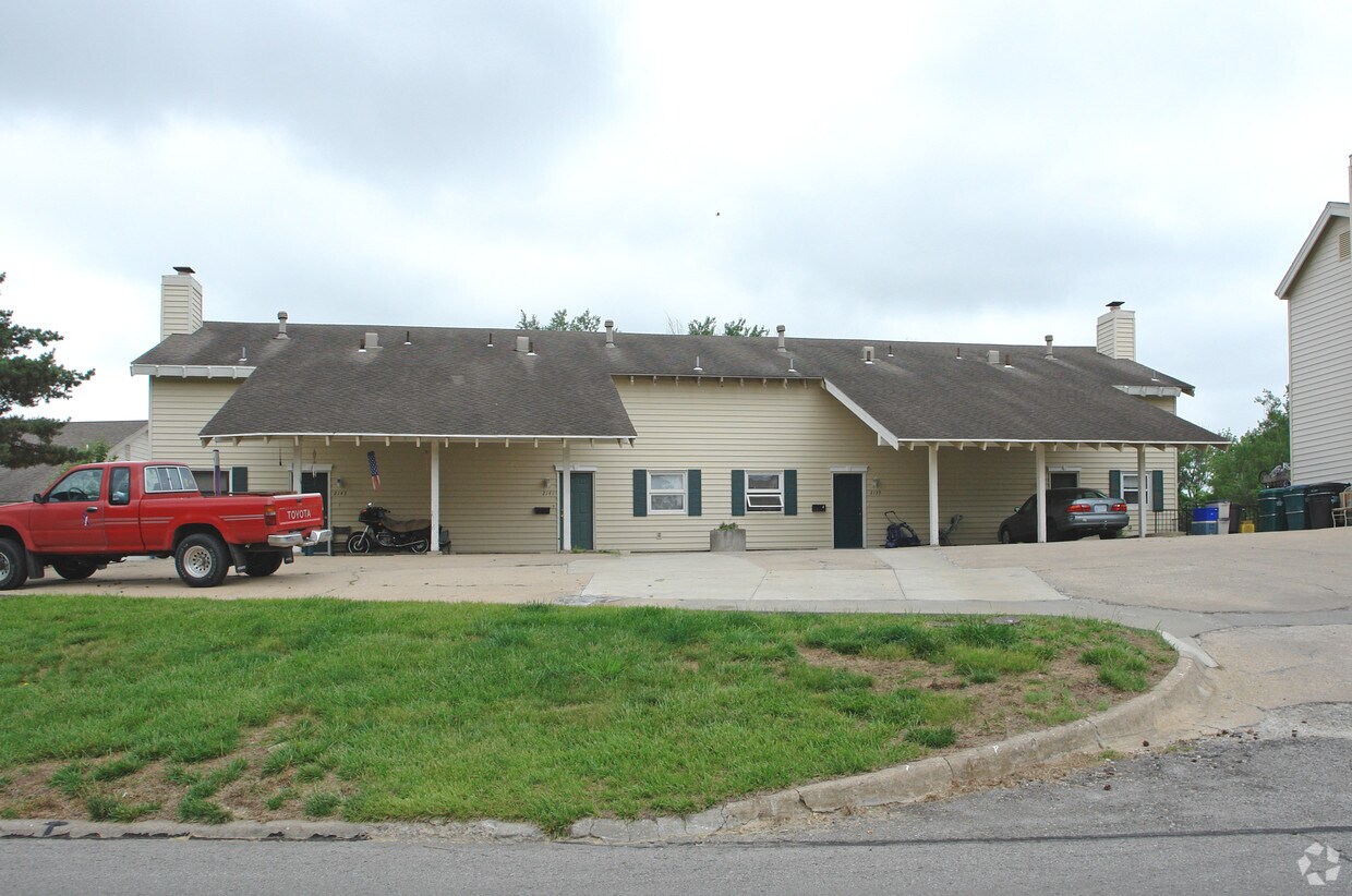 Building Photo - 2113-2143 Quail Creek Dr