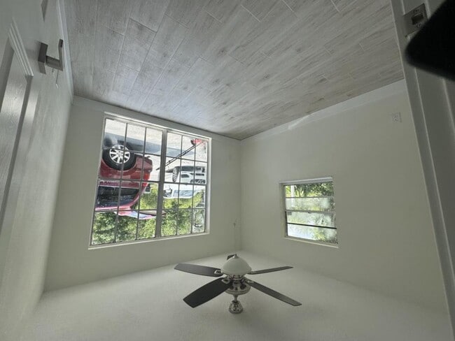 Foto del edificio - 4823 Steel Dust Ln