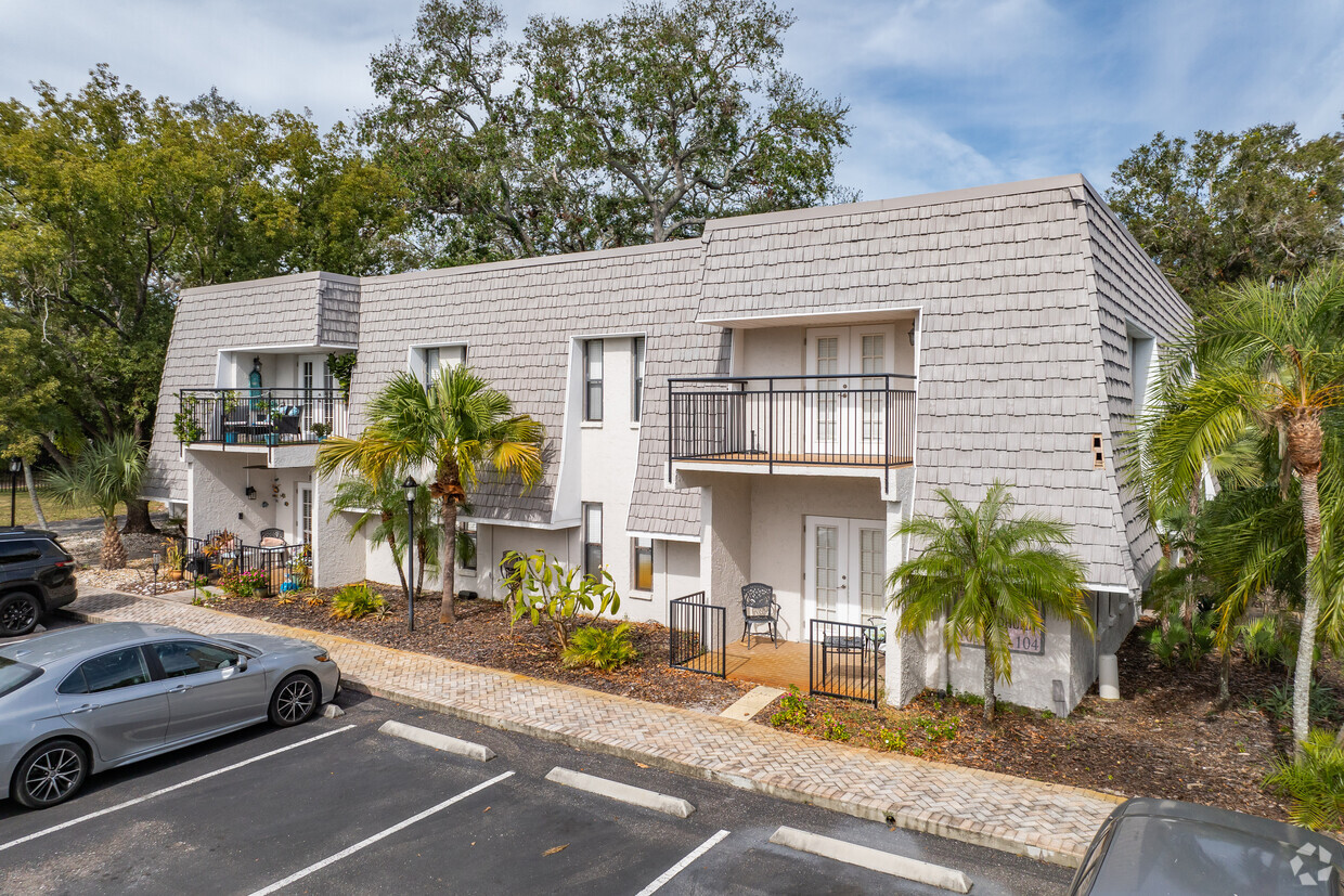 700 Lyndhurst St Dunedin, FL - Victoria Palms Apartments