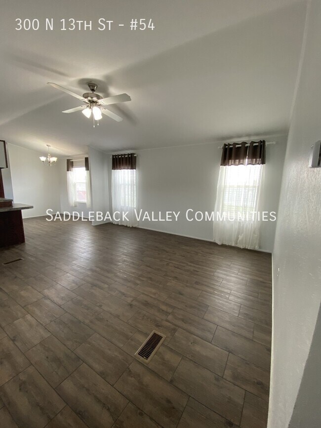 Building Photo - 300 N 13th St
