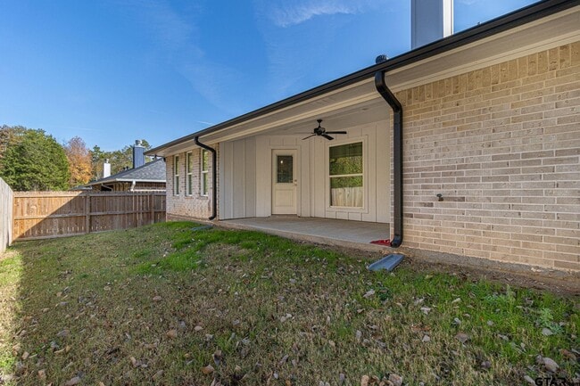 Building Photo - 19842 Meadow W Ln