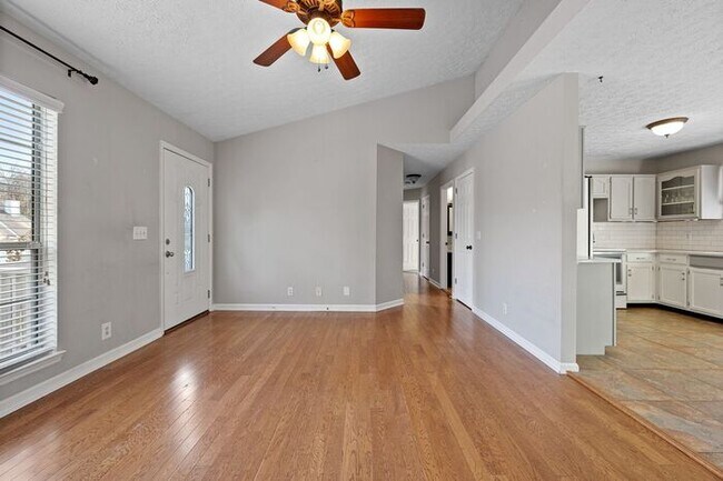 Foto del edificio - 1044 Cedar Creek Village Rd