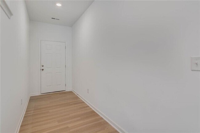 Foto del edificio - 5820 Flint Ln