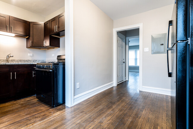Kitchen - 6904 S Cregier Ave