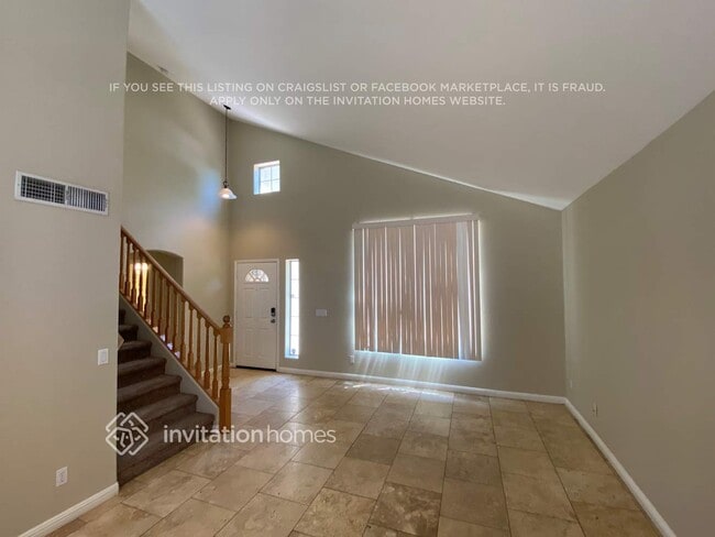 Foto del edificio - 764 W La Pryor Ln