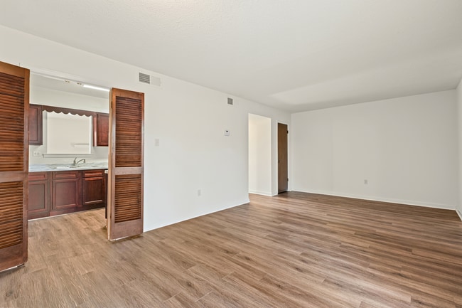 Building Photo - Fairfax Manor Townhomes