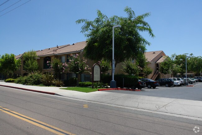 Foto del edificio - Royal Heights Apartments