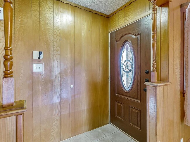 Building Photo - 813 Wilson Dr