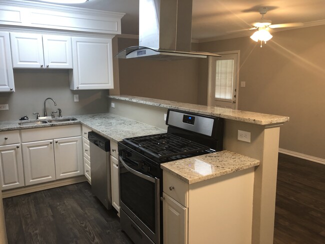 Kitchen with stainless appliances - 1086 Peavy Rd