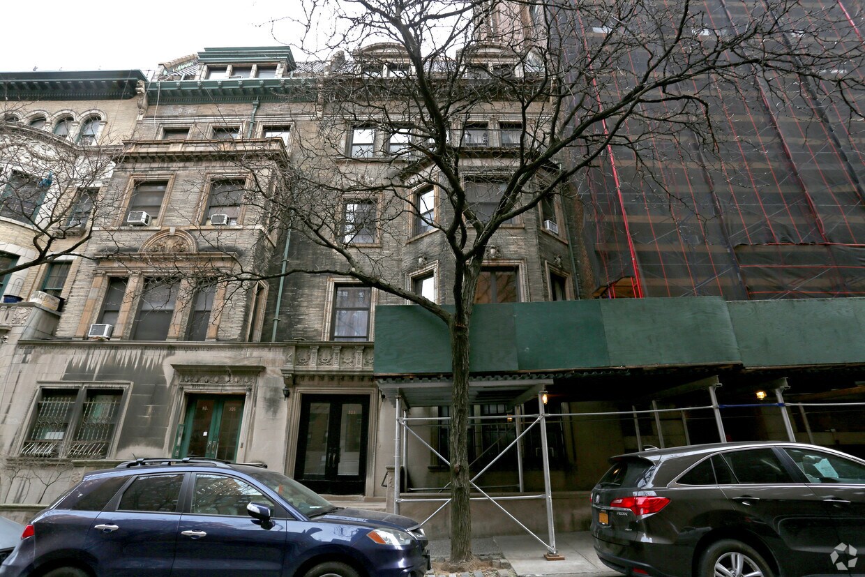 Building Photo - Landmark