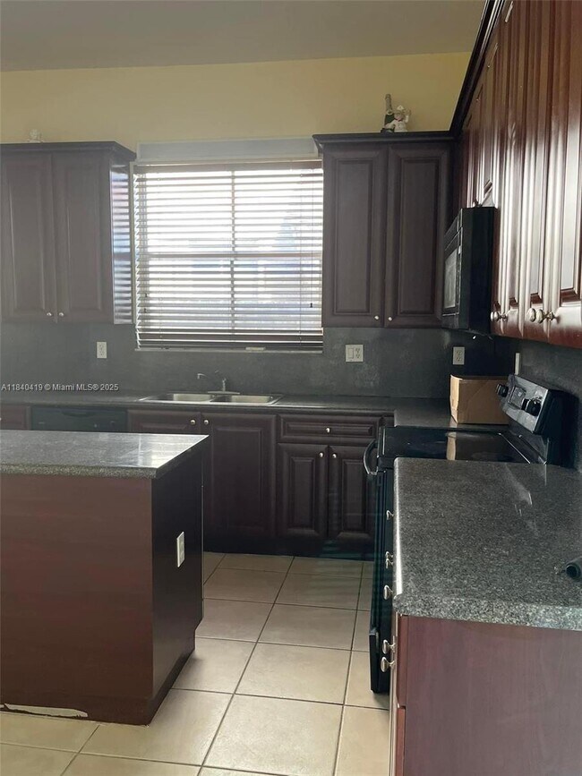 Foto del edificio - 18375 NW 88th Pl