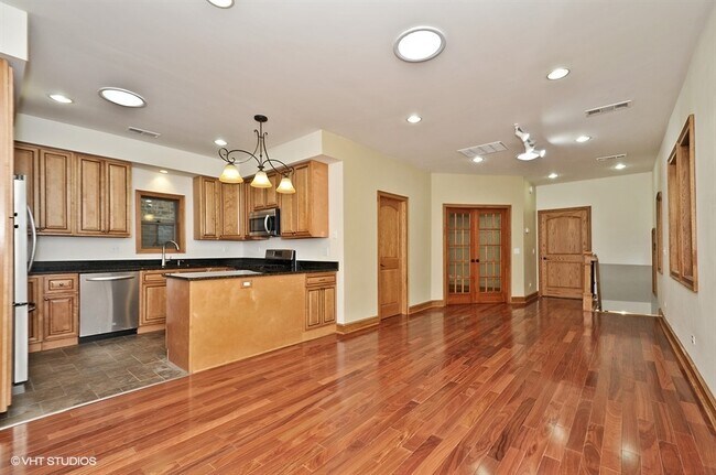 Building Photo - 2453 N Campbell Ave