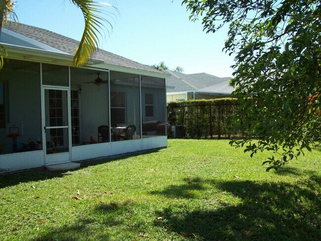 Building Photo - FAIRWAY ISLES