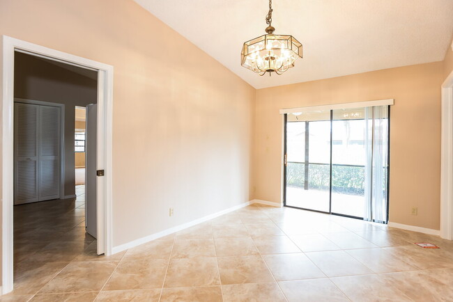 Foto del edificio - 518 Azure Ave
