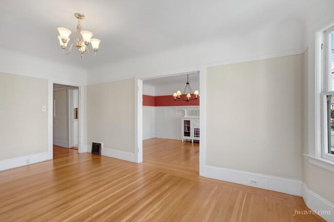 Building Photo - 257 2nd Ave