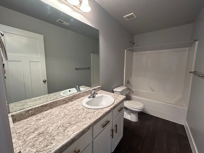 Foto del edificio - 3 Bedroom 2 Bathroom Condo in Springville!