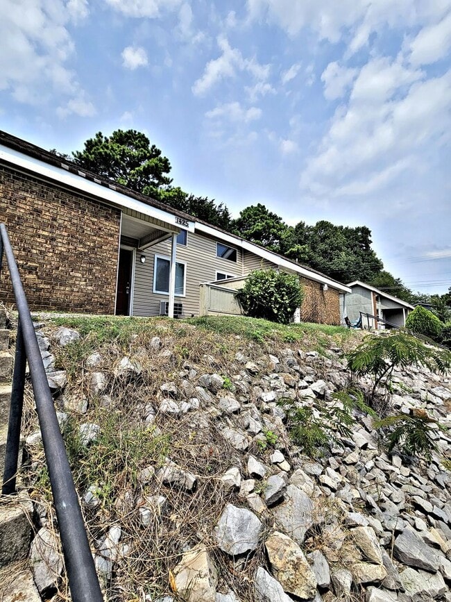Building Photo - 1425 Ascent Trail NW