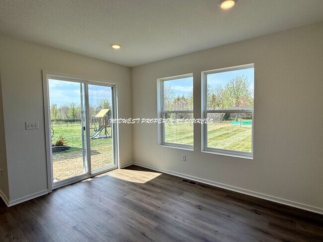 Foto del edificio - Brand-New 4 Bedroom Open w/Concept Living – Lee’s Summit Schools