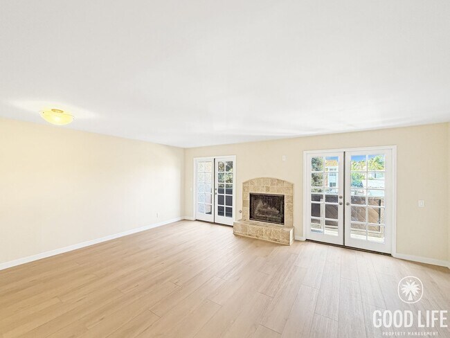 Building Photo - Inviting 2BD/2.5BA Townhouse in Pacific Beach with 2-Car Garage, In-Unit Laundry & Bay Proximity