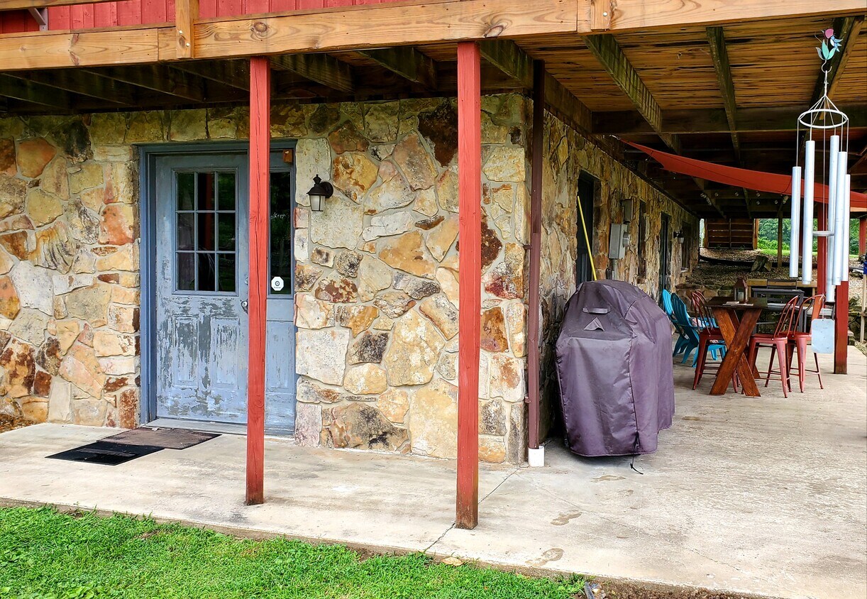 1650 W Lake Rd Unit 1, Sparta, TN 38583 Apartments in Sparta, TN