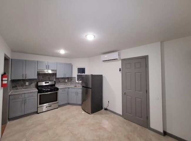 Unit 1R - 200 Parkhurst St