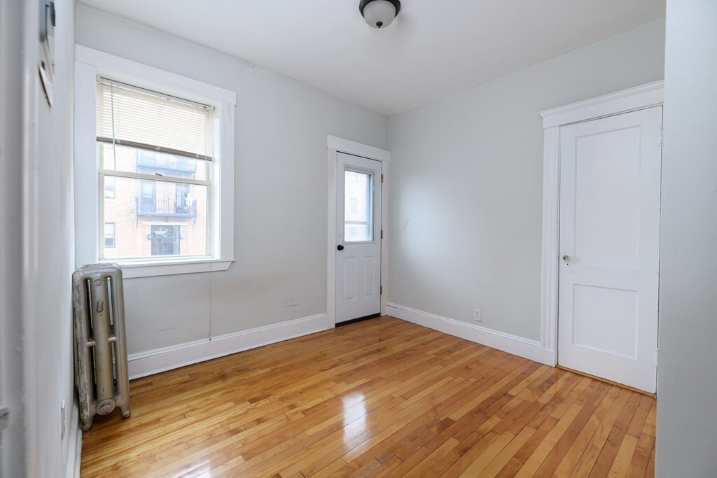 Building Photo - 6 Sherborn Ct