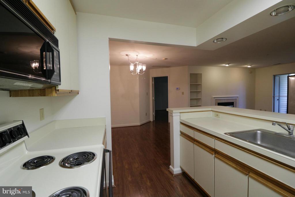 Foto principal - 3301 Sir Thomas Dr